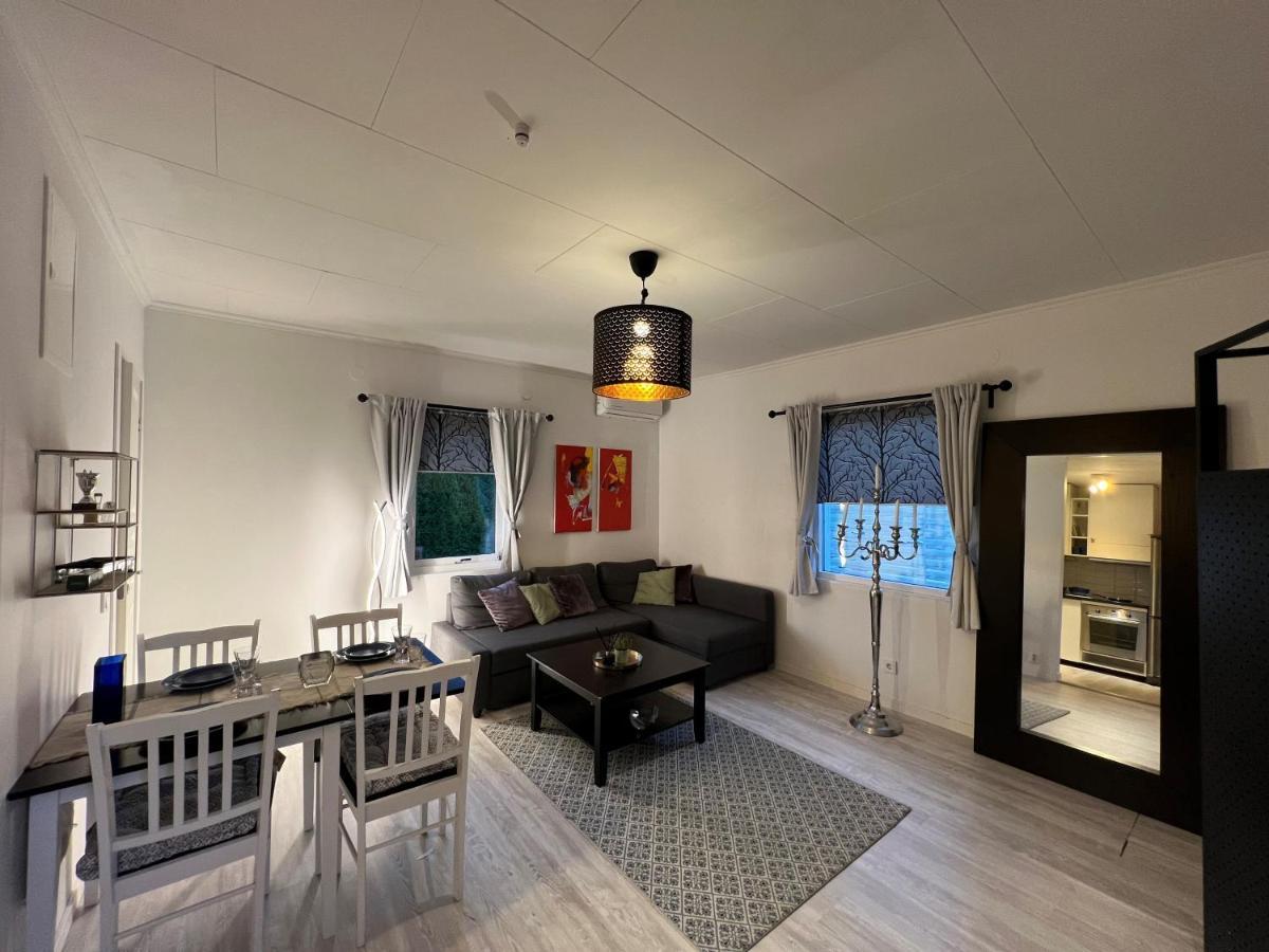 Apartamento Fresh And Cozy Little House 45Km In Taby Estocolmo Exterior foto